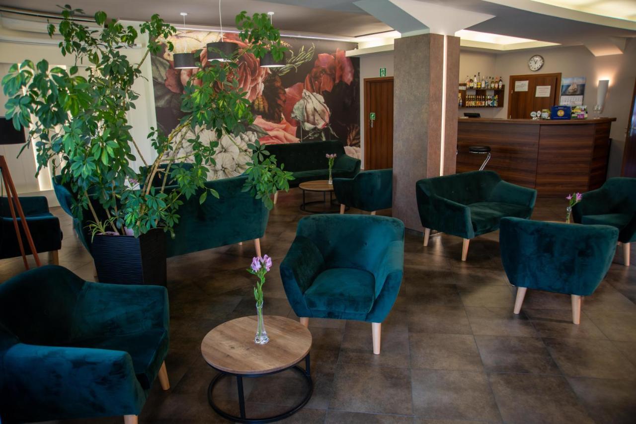 Centrum Restauracyjno-Hotelowe Florres Pawlowiczki Exterior photo