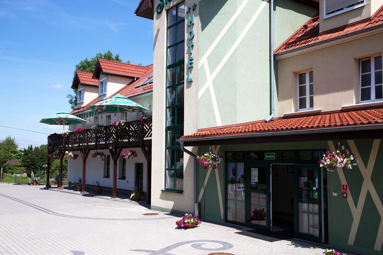 Centrum Restauracyjno-Hotelowe Florres Pawlowiczki Exterior photo